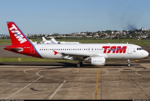PR-MHS-TAM-Linhas-Areas-Airbus-A320-200_PlanespottersNet_162246