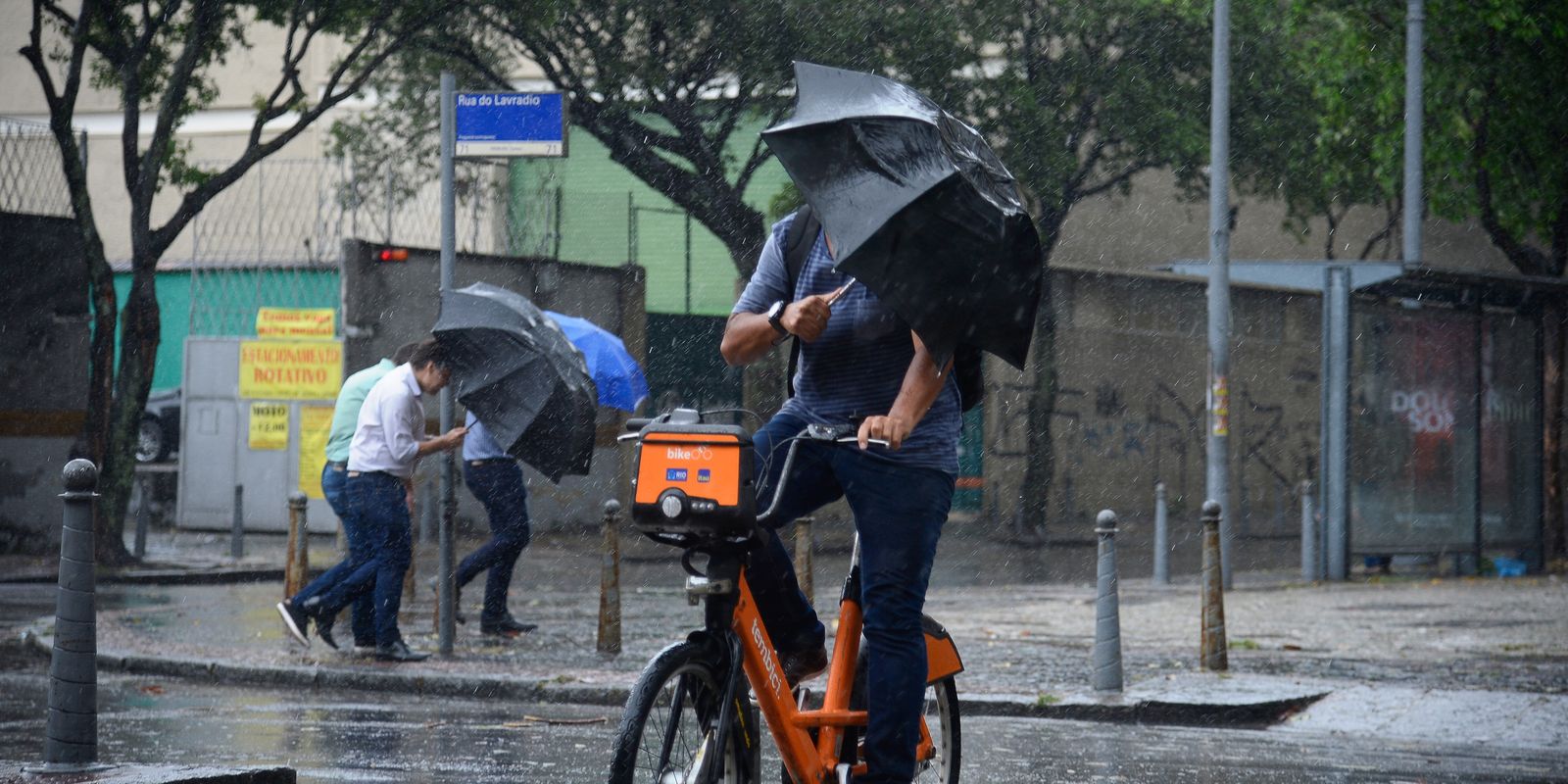 rio-de-janeiro-tem-recorde-historico-de-chuva-em-outubro