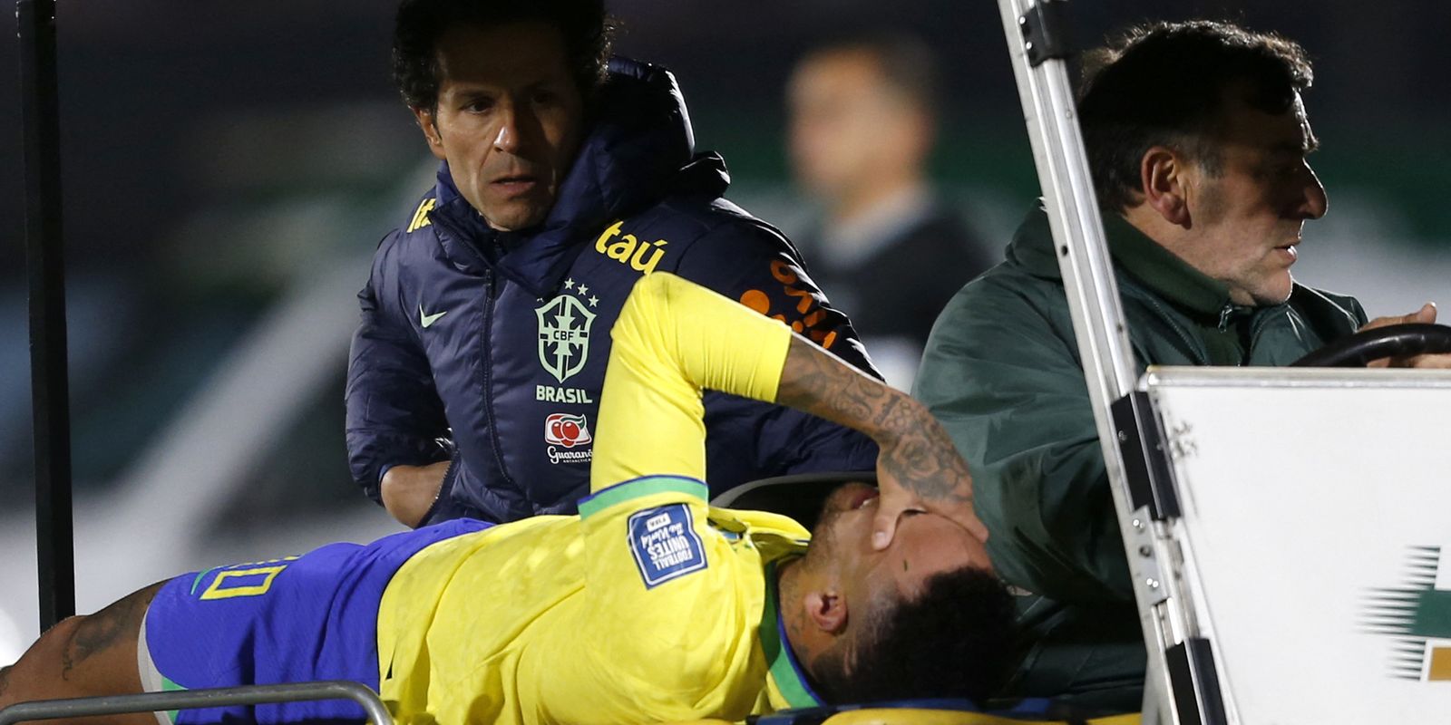 neymar-e-submetido-a-cirurgia-no-joelho-esquerdo