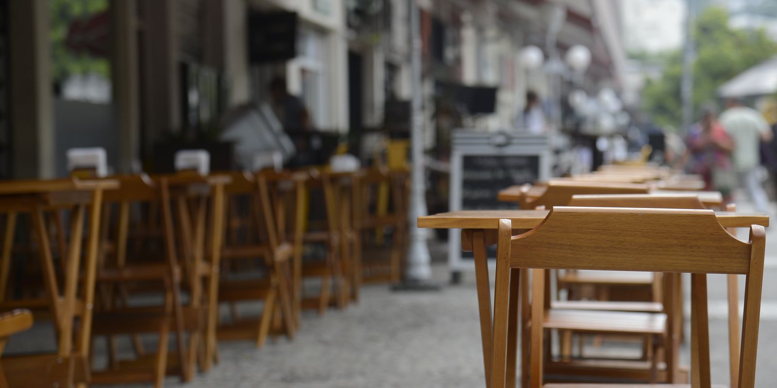 pesquisa-mostra-que-35%-de-bares-e-restaurantes-pretendem-contratar