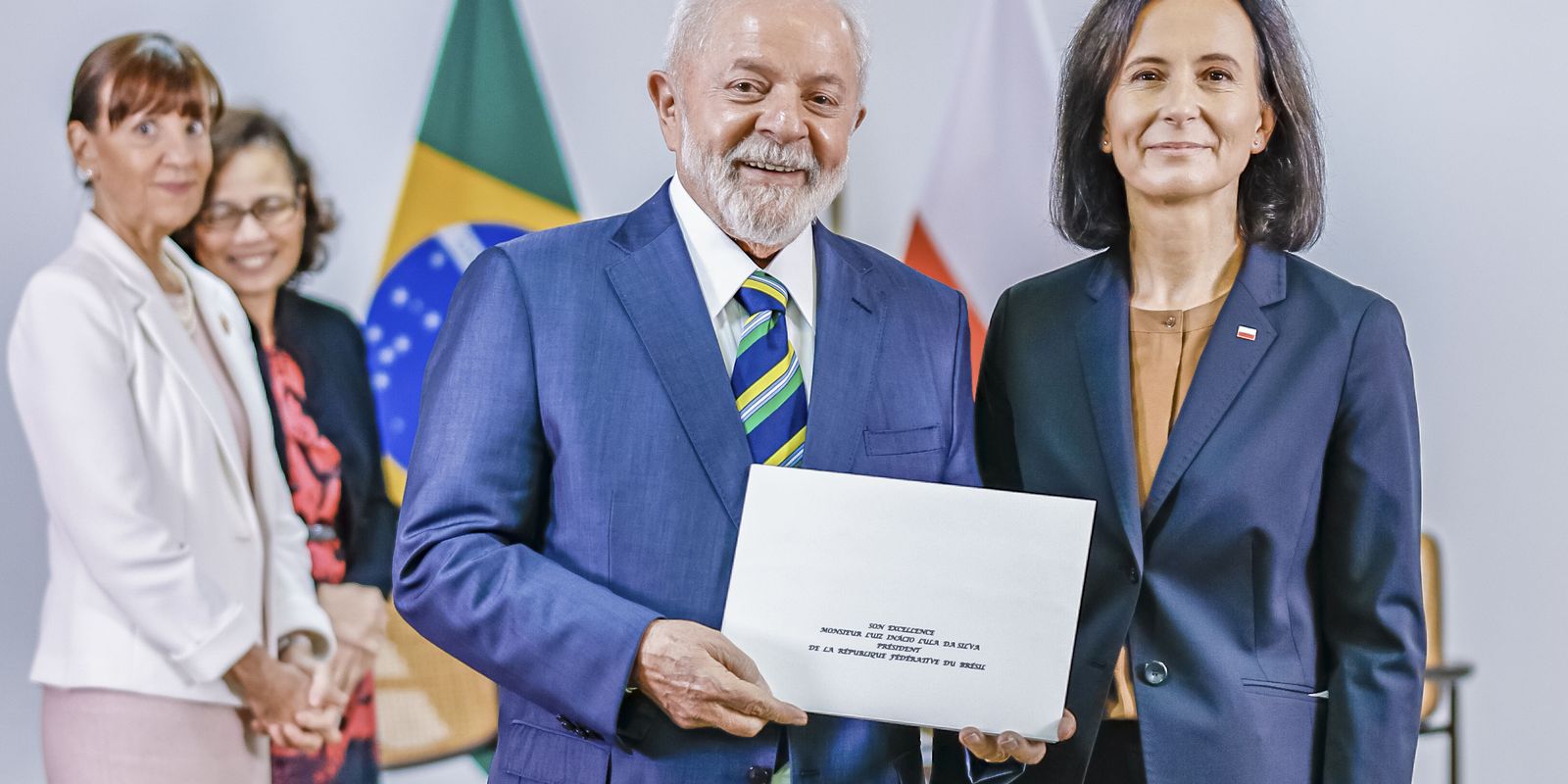 Lula recebe credenciais de 13 novos embaixadores