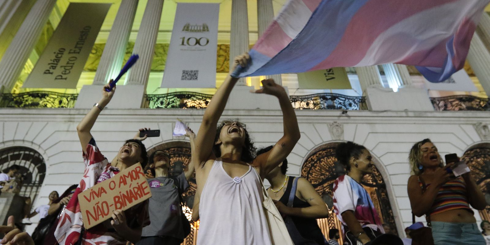 trans-e-travestis-marcham-por-equidade-no-centro-do-rio