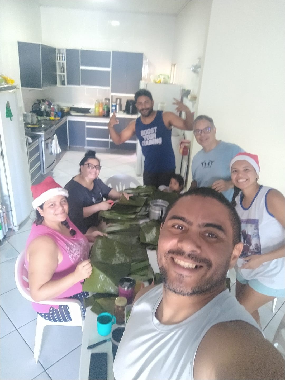 imigrantes-venezuelanos-se-reunem-para-preparar-ceia-tradicional-de-natal-em-porto-velho;-veja-pratos-tipicos