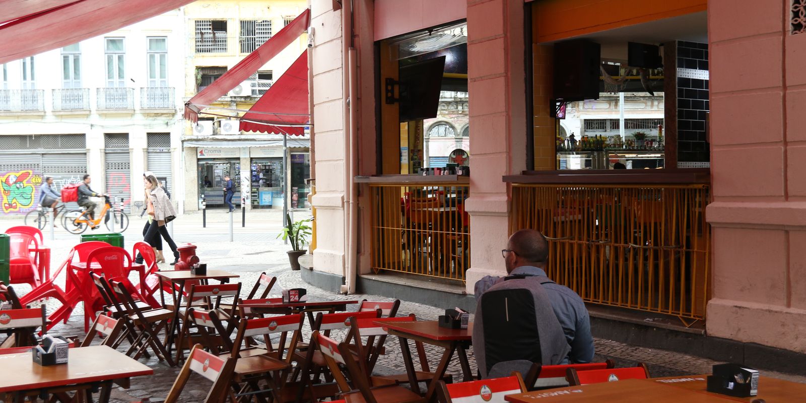 mais-da-metade-dos-bares-e-restaurantes-opera-sem-lucro-em-novembro