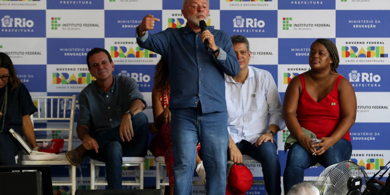 Lula lança pedra fundamental do IFRJ no Complexo do Alemão