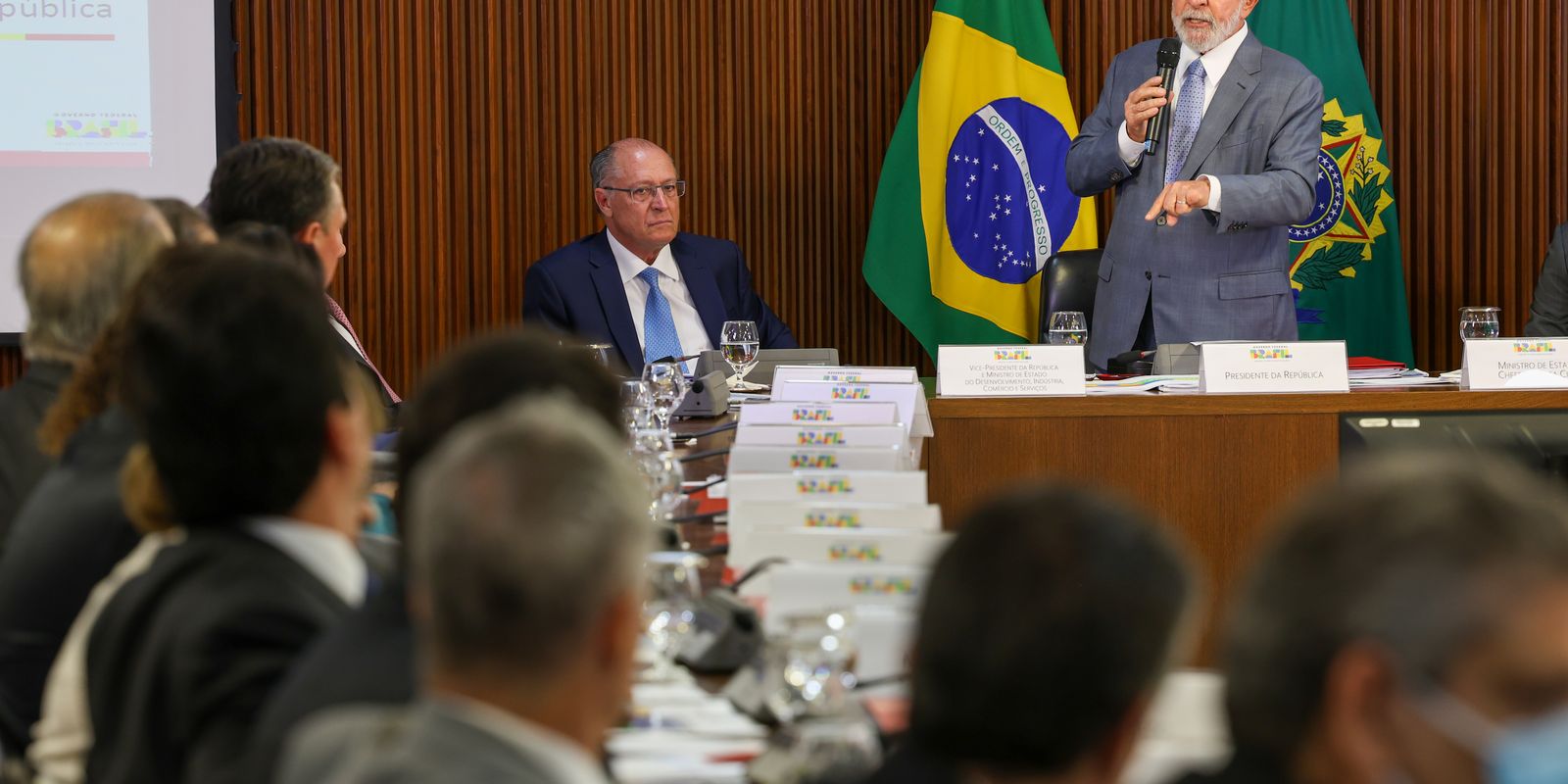 “Falta muito para se fazer”, diz Lula ao abrir reunião ministerial