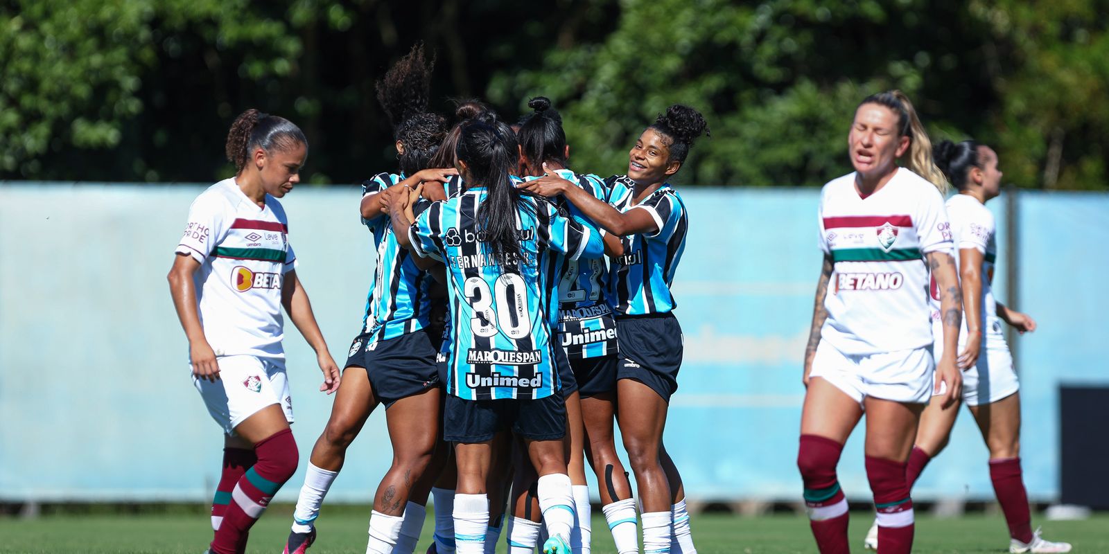 gremio-segura-reacao-do-flu-e-vence-no-brasileiro-feminino-de-futebol