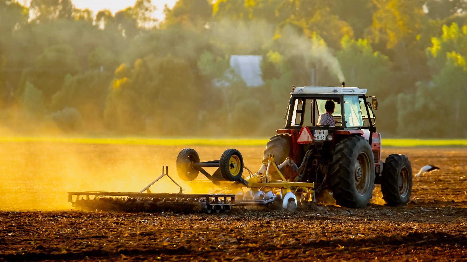 maquinas-agricolas:-vendas-recuam-40,5%-no-primeiro-bimestre,-diz-anfavea