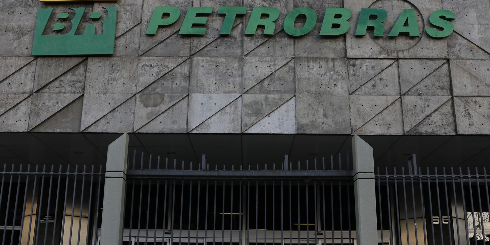 Conselho da Petrobras propõe pagar 50% dos dividendos extraordinários